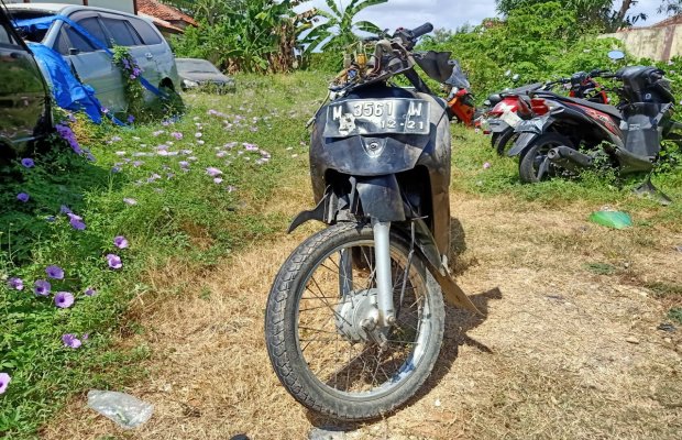 Foto: Ringsek, Motor Suzuki Tornado milik korban