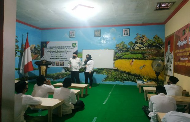 Foto: Bupati Sumenep KH Busyro Karim saat memberikan sambutan