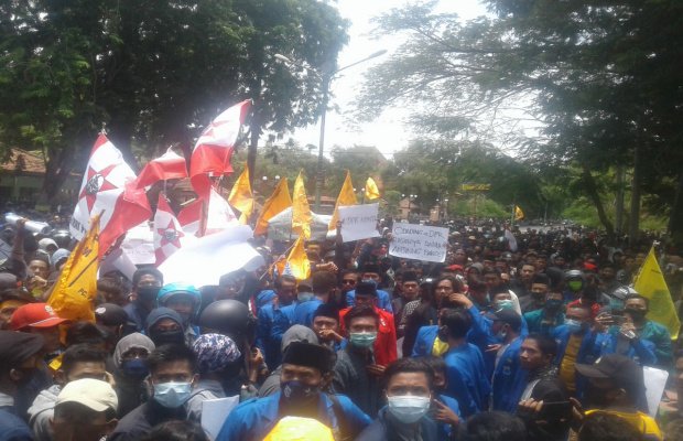 Foto: Massa aksi gabungan PMII dan GMNI Pamekasan