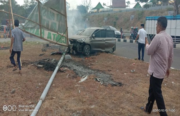 Foto : Mobil Terbakar