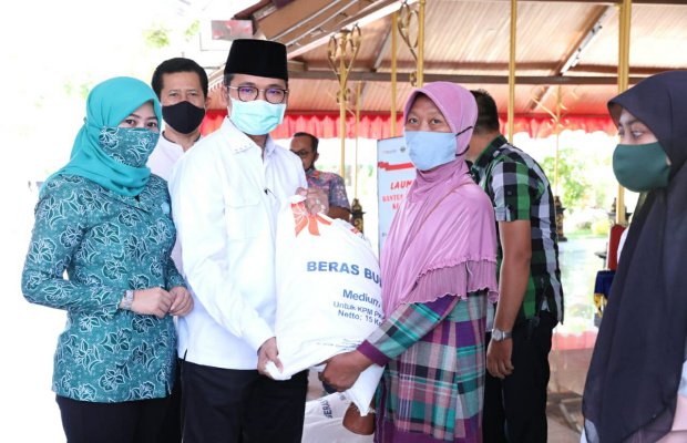 Foto : Ilustrasi bantuan sosial oleh Bupati Bangkalan