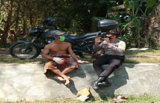 Foto : Anggota Bhabinkamtibmas Desa Sembilangan, Bripda Herlambang Wahyu Anafis Satriatama. 