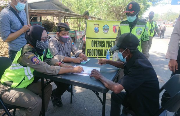 Foto : Operasi Yustisi oleh tim gabungan penanganan Covid-19. 