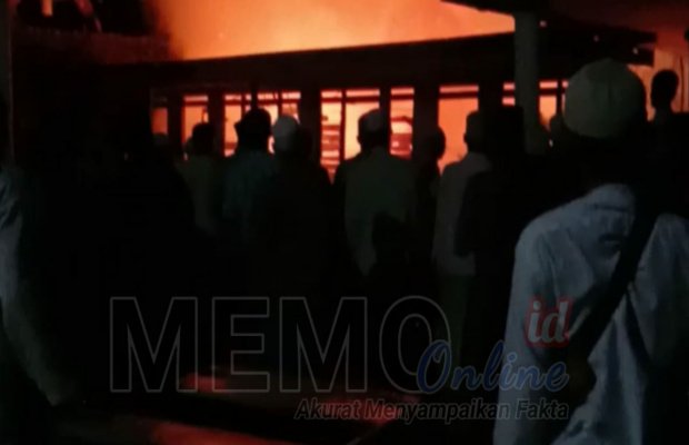 Foto : Rumah Warga di Desa Tambaan Terbakar
