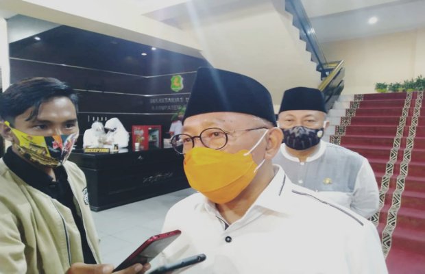 Foto: Bupati Sumenep KH Busyro Karim