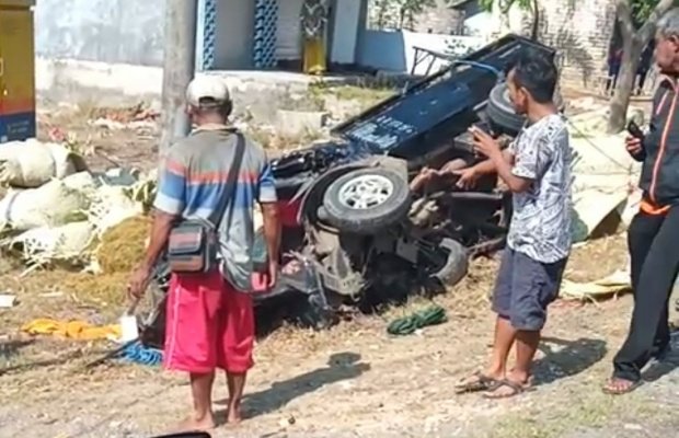 Foto: Salah Satu Kondisi Mobil Yang Ringsek Pasca Terjadi Laka
