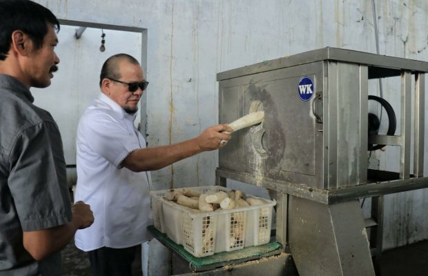 Foto: Kunjungan LaNyalla ke tempat produksi kripik singkong