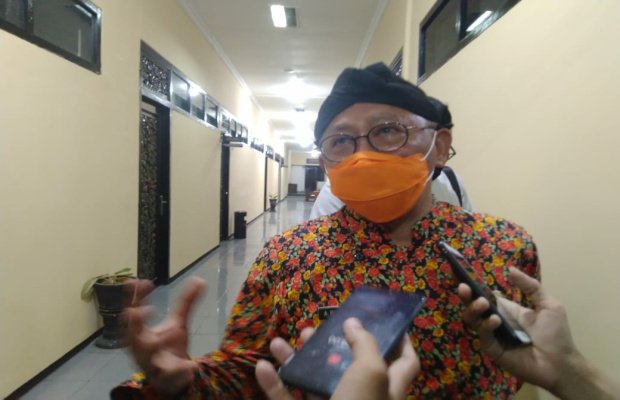 Foto: Bupati Sumenep KH Busyro Karim saat diwawancara usai deklarasi penanganan TBC.