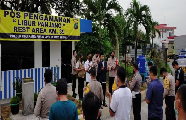 Foto : Prosesi peresmian Pospam permanen