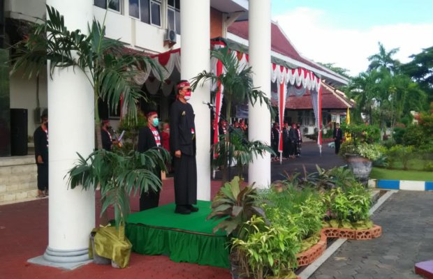 Foto: Bupati Pamekasan Saat Memimpin Upacara Hari Jadi Kota Pamekasan ke-490