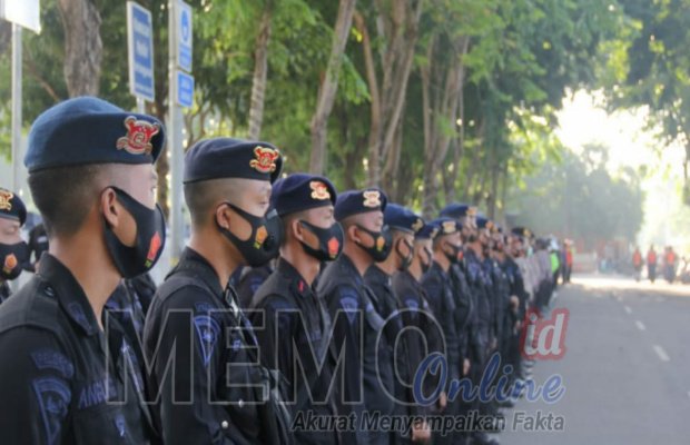 Foto : Personil Keamanan di depan Pendopo Bupati Sampang