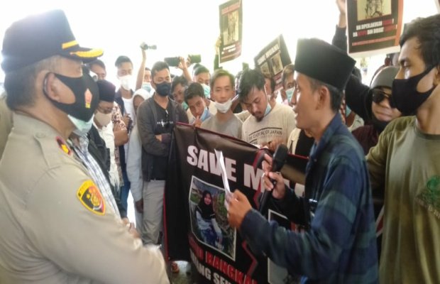 Foto : Demo pasien bawa jenazah pakai motor
