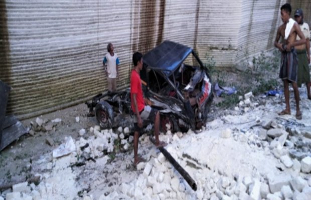 Foto: Ringsek, mobil pengangkut material yang jatuh di galian Batu bata