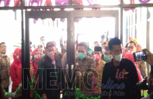 Foto : Bupati Sampang H. Slamet Junaidi meresmikan RSD Ketapang