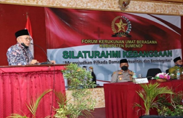 Foto: Bupati Sumenep, A. Busyro Karim, saat memberikan sambutan dalam silaturahmi Kebangsaan