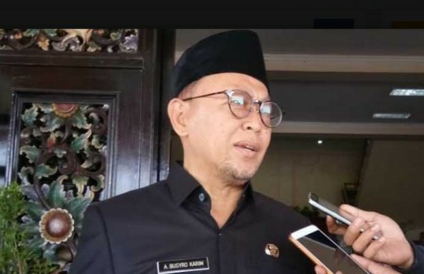 Foto: Bupati Sumenep, Abuya Busyro Karim. 
