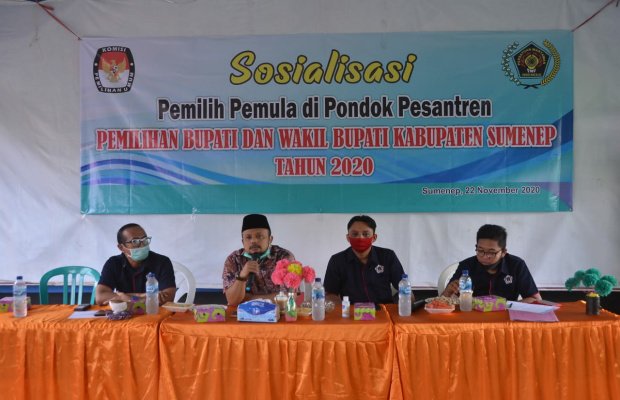 Foto: Komisioner KPU Sumenep divisi Sosialisasi dan SDM Rafiqi Tanzil saat sosialisasi Pikkada bersama PWI