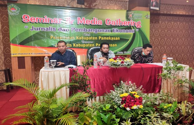Ketua PWI Pamekasan, Abd. Azis dan Pengusaha Transportasi Madura, Mukti Ali