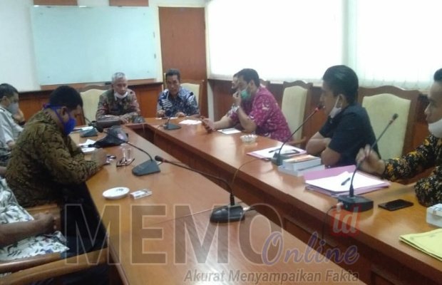 Foto : Ahli Waris bersama pendamping saat audiensi di Pemkab Sampang