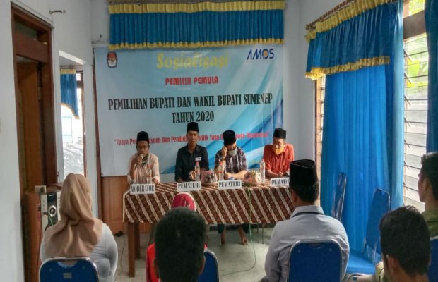  Foto: Suasana sosialisasi pemilihan bupati di sekretariat Amos Jalan Barito Sumenep
