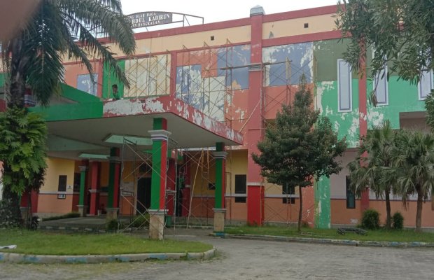 Foto : Pengecatan Gedung GOR SAKA
