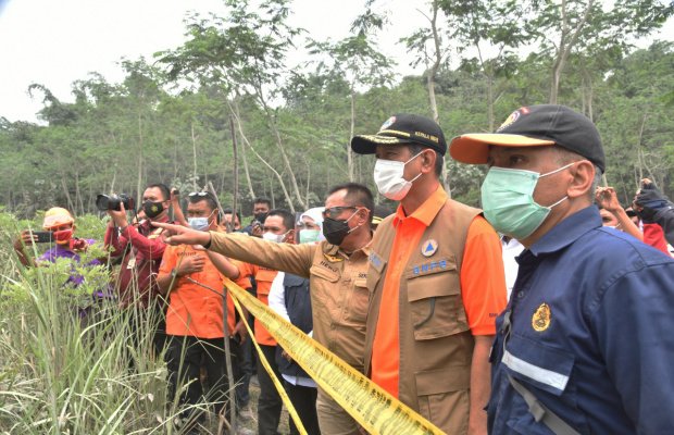 Foto: Suasana saat peninjauan bersama, di lokasi sekitaran aliran lahar panas