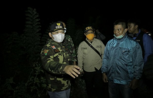 Foto: Bupati Lumajang Thoriqul Khaq, dilokasi waktu malam hari