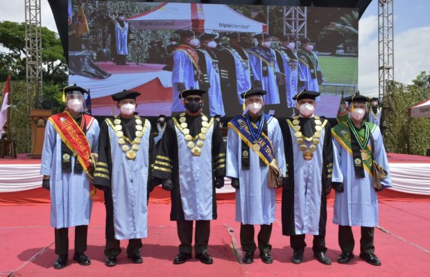 Foto: Upacara Penutupan Pendidikan dan Wisuda Diploma 4 Angkatan II Tahun Pendidikan 2017 - 2020  