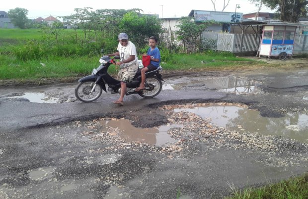 Foto : Jalan Rusak
