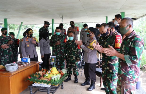 Foto: Kapolres Batu saat mengunjungi kantor Pabung Kodim 0818 Malang - Batu.