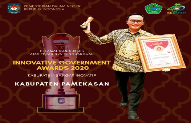 Foto. Bupati Pamekasan, Baddrut Tamam Saat Menerima Penghargaan IGA 2020