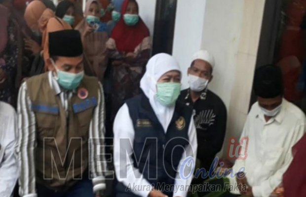 Foto : Gubernur Jatim, Khofifah Indar Parawansa saat mengunjungi Keluarga Korban Bocah Tenggelam di Sampang