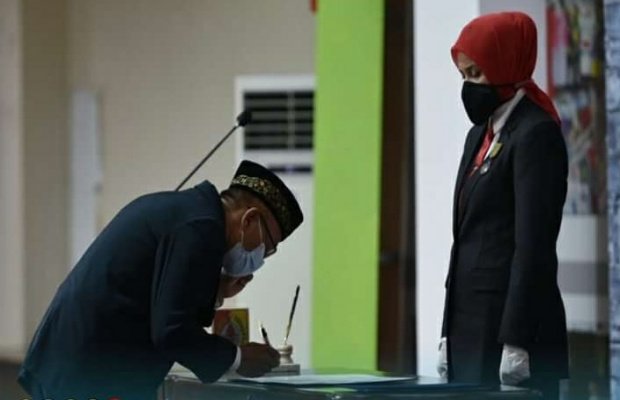 Foto: Bupati Jember saat melantik 54 Pj Kepala Desa