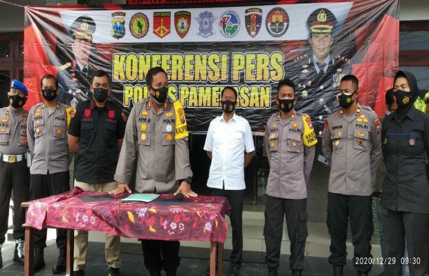 Foto: Kapolres Pamekasan Saat Konferensi Pers Ungkap Seluruh Kasus Diakhir Tahun 2020