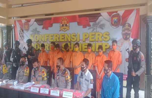  Foto: Kapolres Sumenep AKBP Darman (Tengah) saat konferensi pers