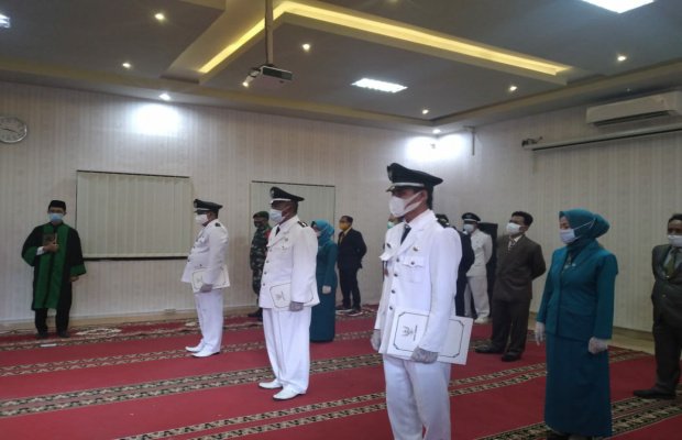 Foto: Suasana pelantikan Kades PAW 2020 di kantor DPMD setempat