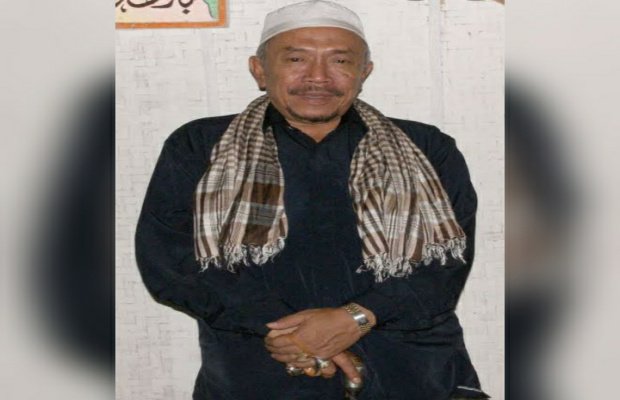 Foto: R.K.H. ABD. Hamid bin K.H.Ahmad Mahfud Zayyadi Pengasuh Ponpes Manbaul Ulum, Bata-Bata