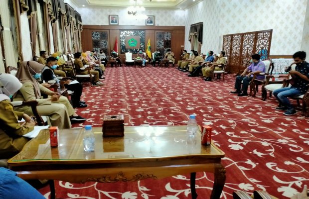 Foto : Rapat Persiapan Pelaksanaan Vaksinasi di Mandhapa Ronggosukowati Pamekasan
