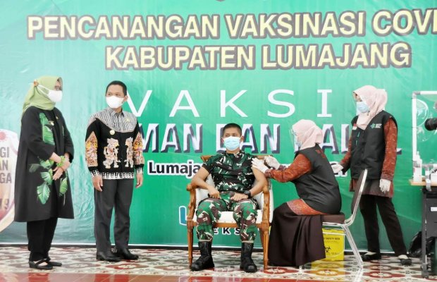 Foto: Dandim 0821 di suntik vaksin Covid - 19