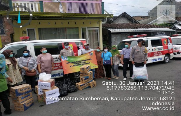 Foto : Polsek Sumbersari Salurkan Bansos Untuk Korban Banjir