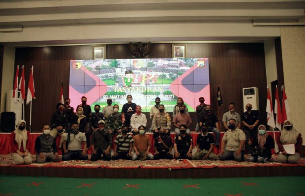 Foto  : Memperingati HPN Forkominda Lesengan dengan wartawan