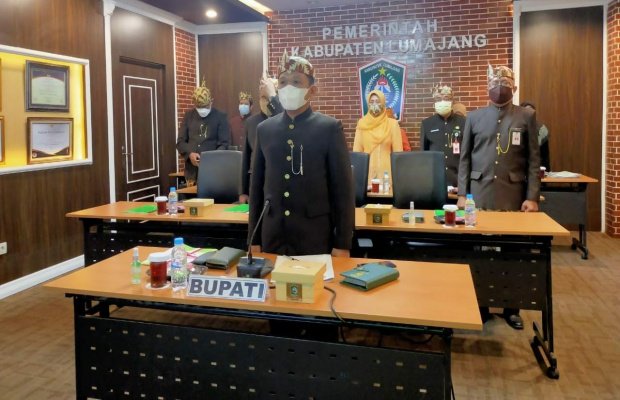 Foto: Bupati Lumajang saat memimpin Raperda secara virtual di ruang Mahameru 