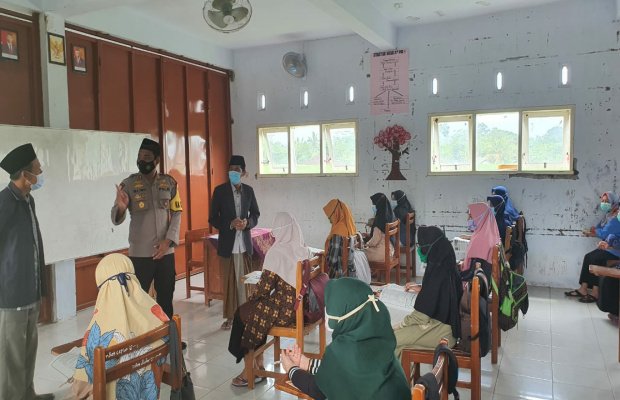 Foto: Cek ruang belajar, Kapolres sampaikan program Kapolda Jatim