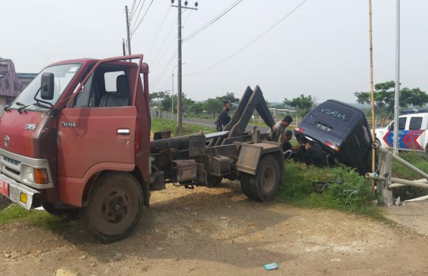 Foto: Mobil Zusuki Carry saat dievakuasi 