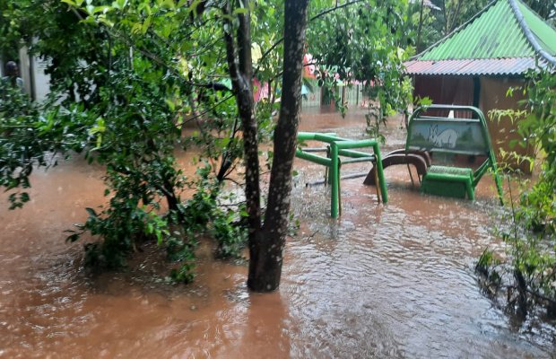 Foto: Banjir menggenangi halaman pondok