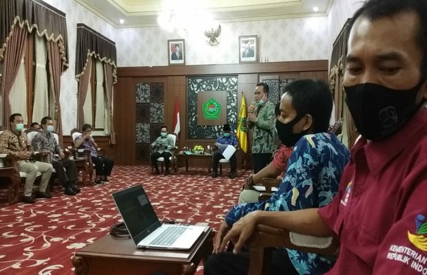 Foto: Kadinsos Pamekasan, Moch Tarsun Saat Memaparkan Program Bantuan Lansia