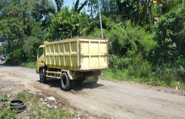 Foto : Jalan Rusak 