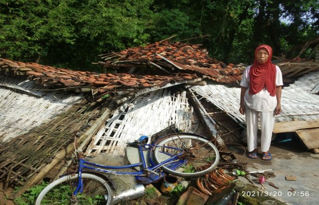 Foto: Kondisi Rumah Mistiyeh Yang Roboh