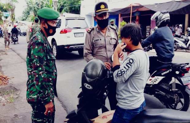 Foto: Operasi rutin libatkan petugas gabungan TNI - Polri dan Satpol PP Lumajang. 
