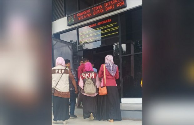 Foto: puluhan tenaga pendamping PKH, Agen e-Warung dan TKSK saat memenuhi panggilan Kejari